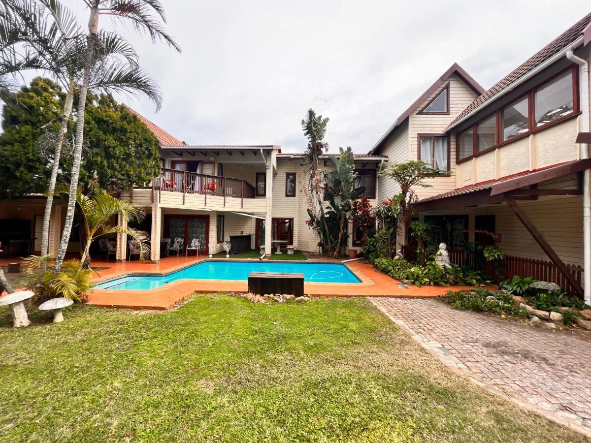 מלון אמפאנייני The Wood House מראה חיצוני תמונה