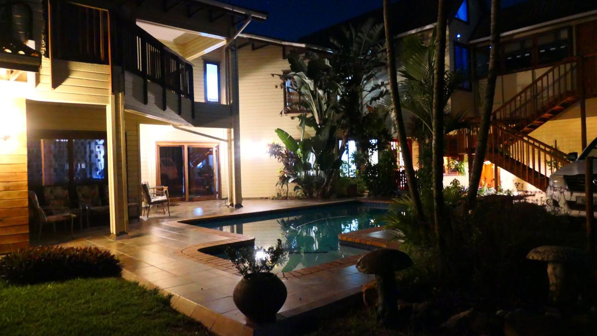 מלון אמפאנייני The Wood House מראה חיצוני תמונה